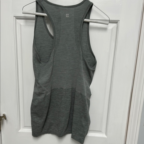 Sweaty Betty Gray Fitted Sleeveless Tank Top size large - Picture 6 of 6